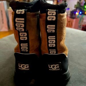 Uggs boots size 2 young boys 
My son is 10 yrs old